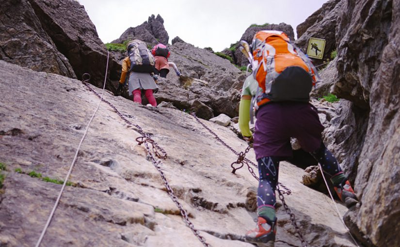 女性登山者の悩み、みんなどうしてる？生理やメイク、ニオイケアなど女性の困りごとを解決！