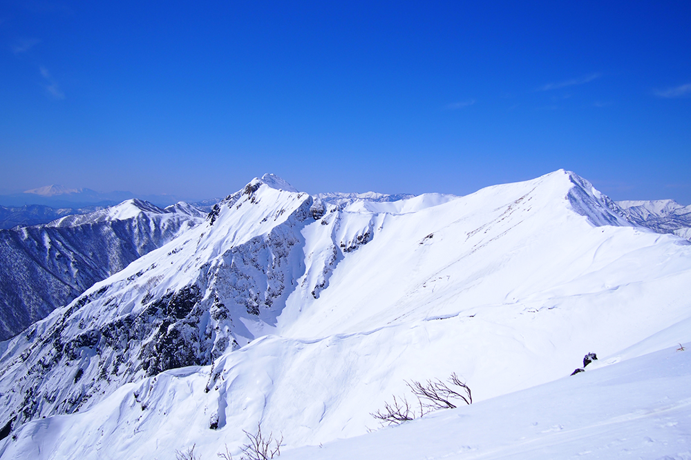 【【積雪期・谷川岳】雪山初心者におすすめ！日帰りで360度白銀の世界へ